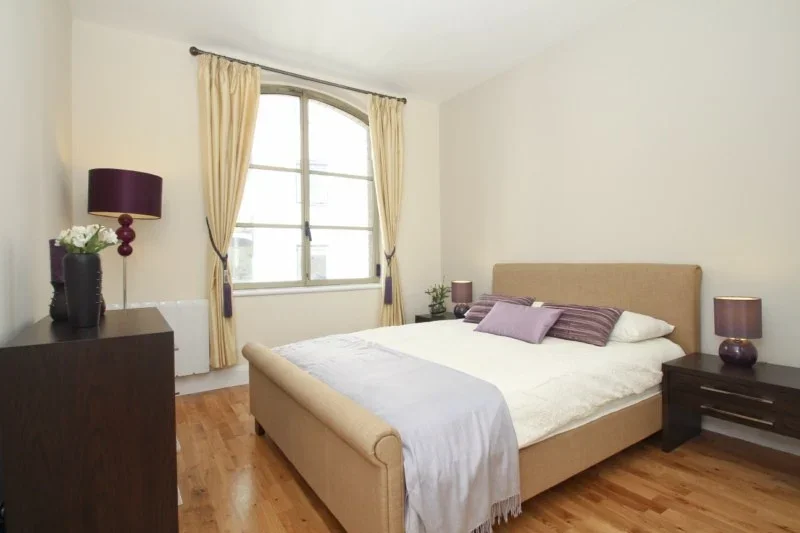 Flat Queen Elizabeth Street in Greater London