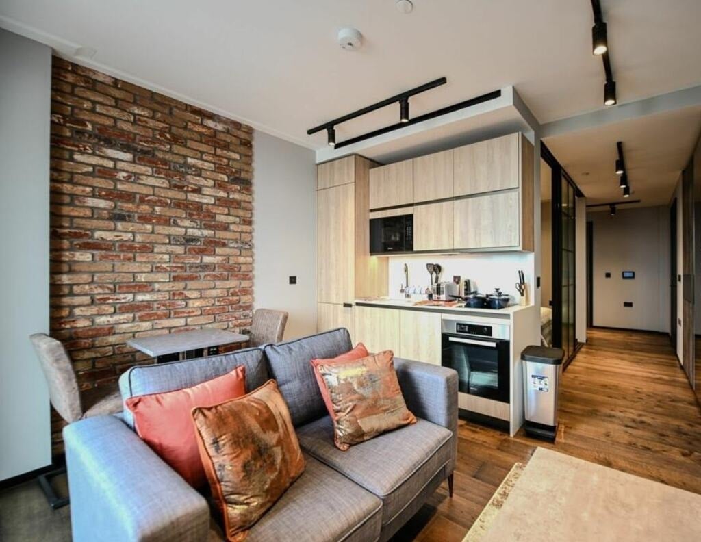 Flat Plough Yard in Greater London