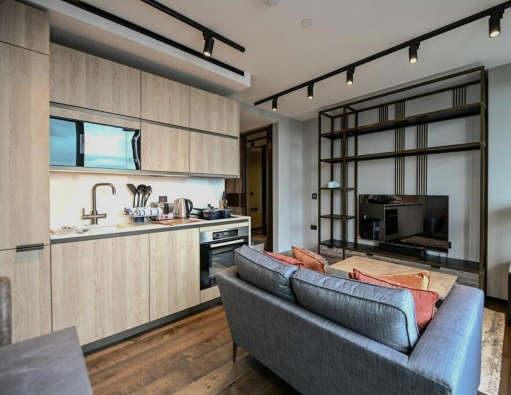 Flat Plough Yard in Greater London