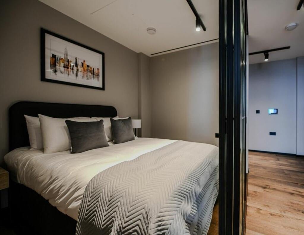 Flat Plough Yard in Greater London