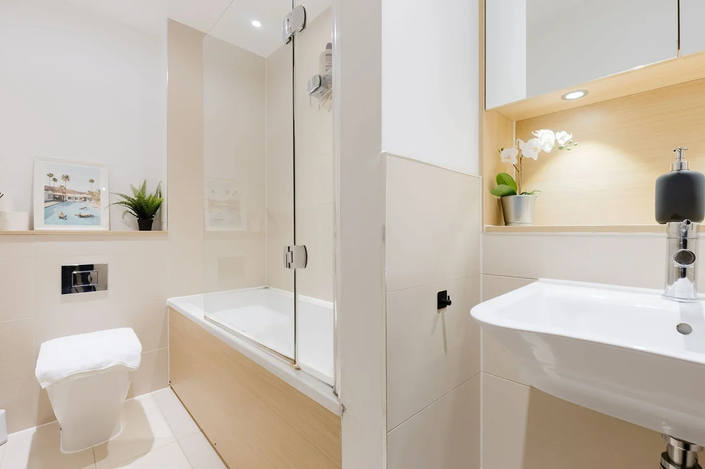 Flat Wiltshire Row in Greater London