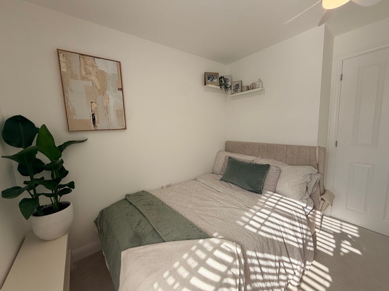 Room Bramleys Close in Charnwood