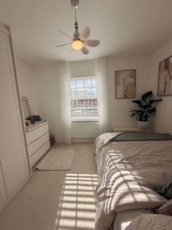 Room Bramleys Close in Charnwood