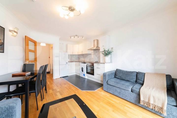 Flat Iverson Road in Greater London