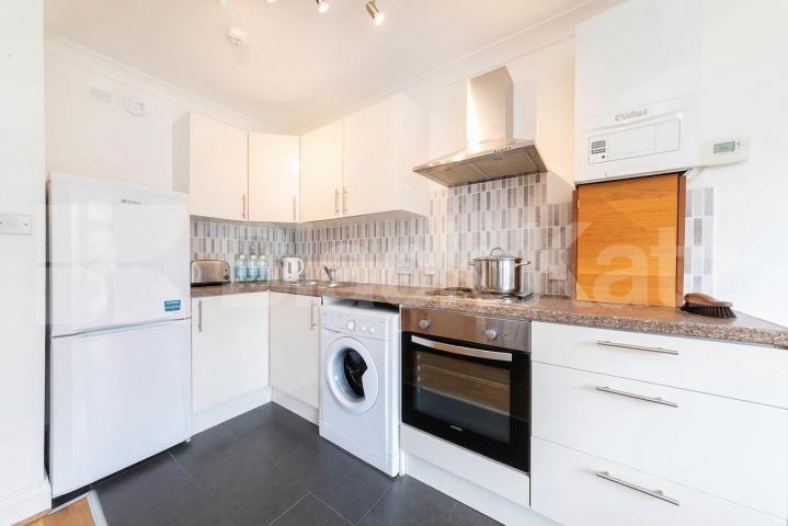 Flat Iverson Road in Greater London