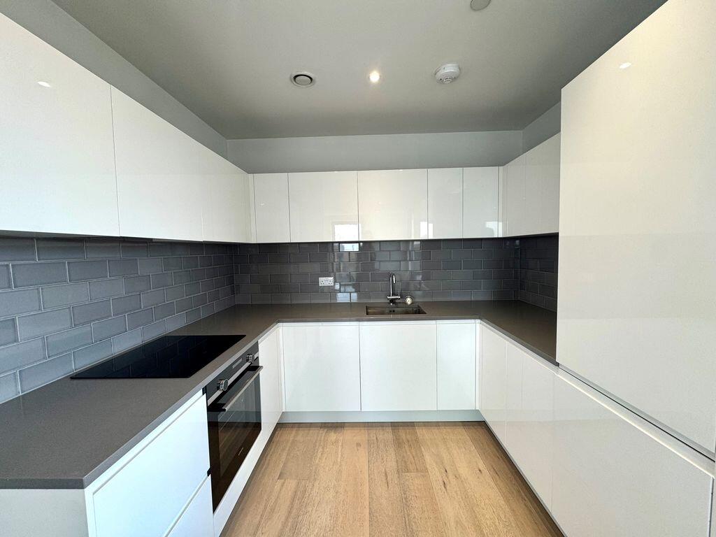 Flat Rendal Way in Greater London
