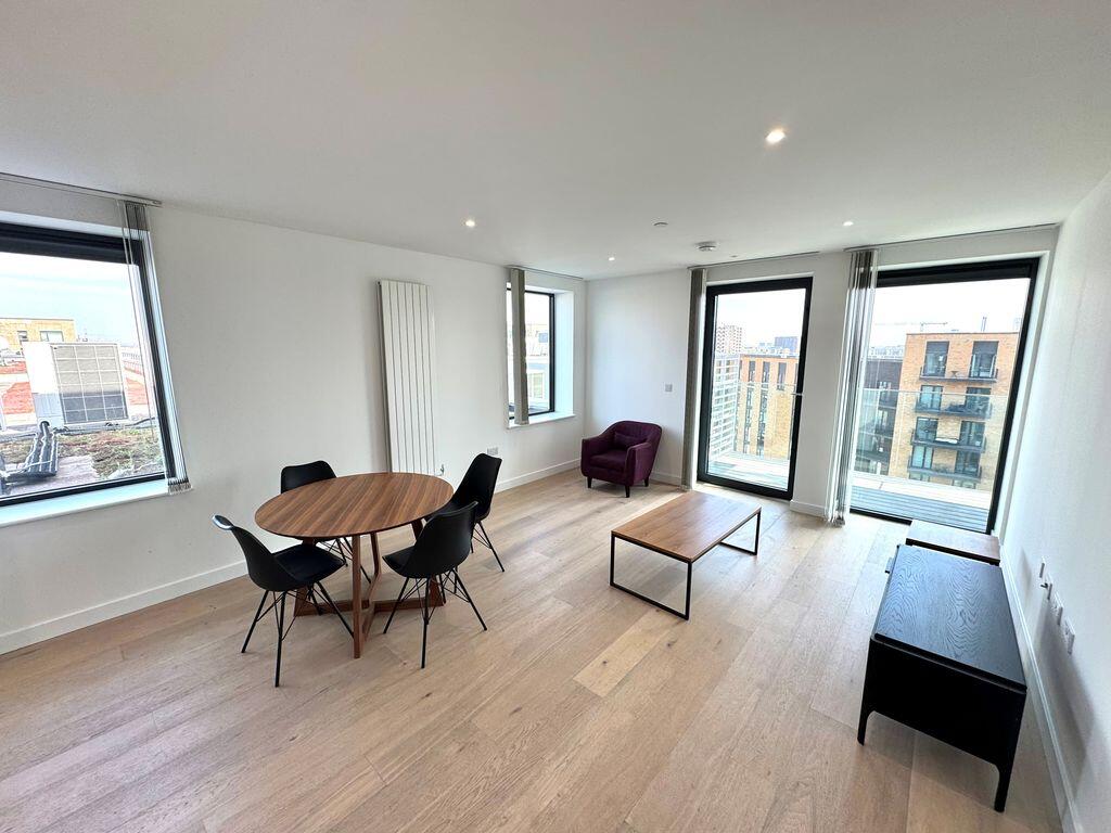 Flat Rendal Way in Greater London