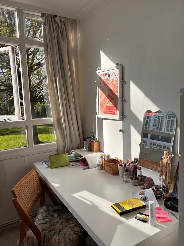Flat Kersfield Road in Greater London