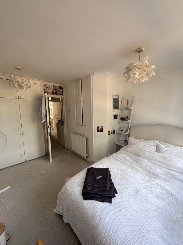 Flat Kersfield Road in Greater London