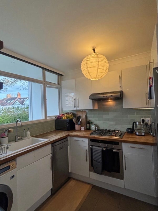Flat Kersfield Road in Greater London