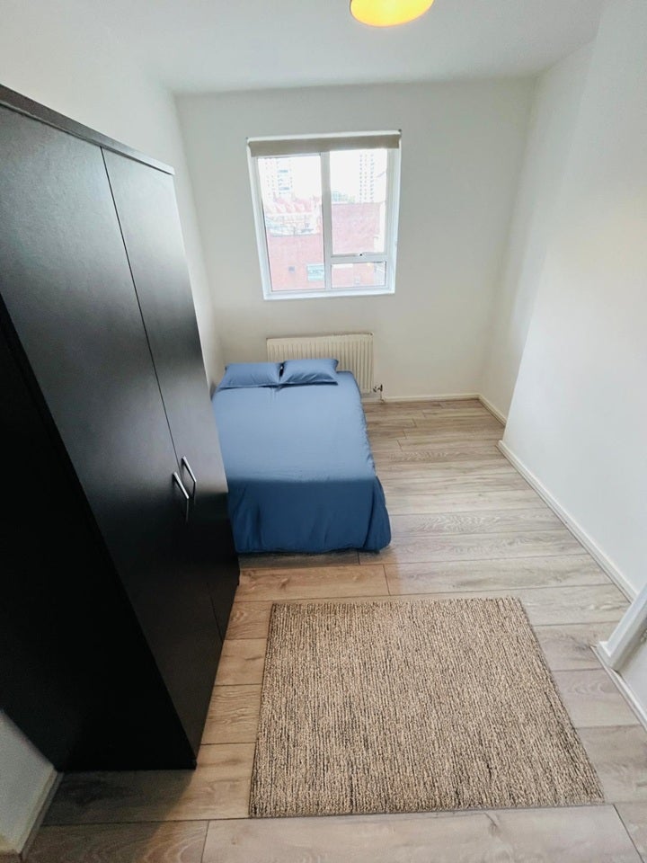 Room Camberwell Road in Greater London
