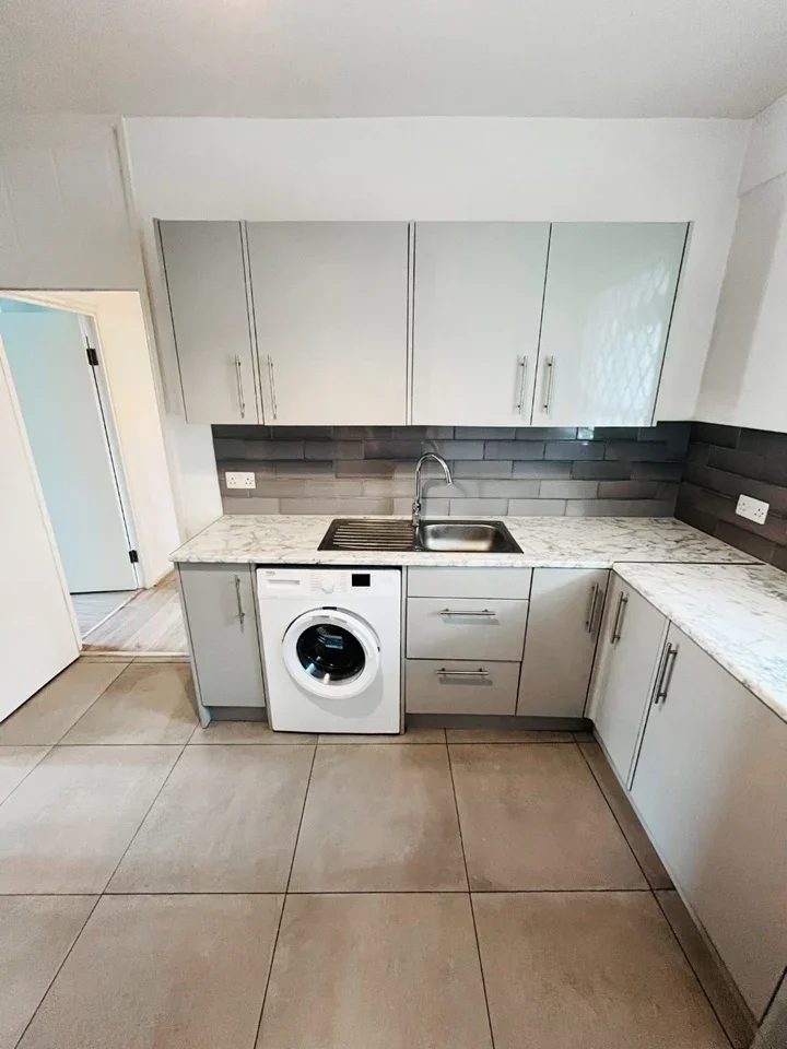 Room Camberwell Road in Greater London
