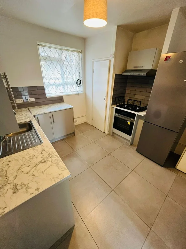 Room Camberwell Road in Greater London