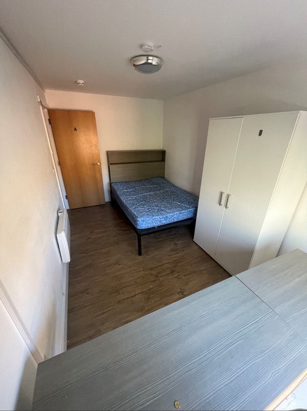 Flat Bax Road in Manchester
