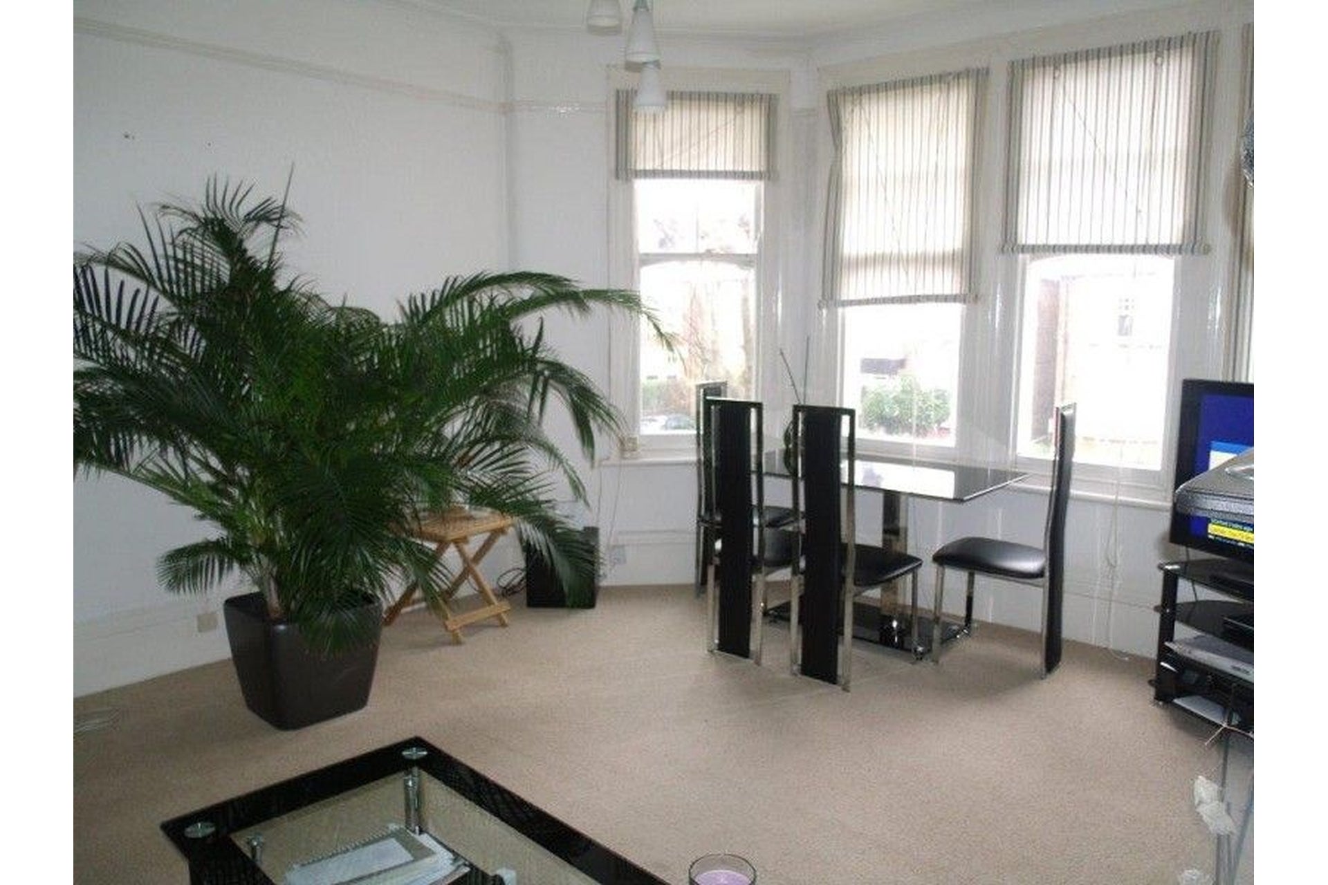 Flat Fox Lane in Greater London