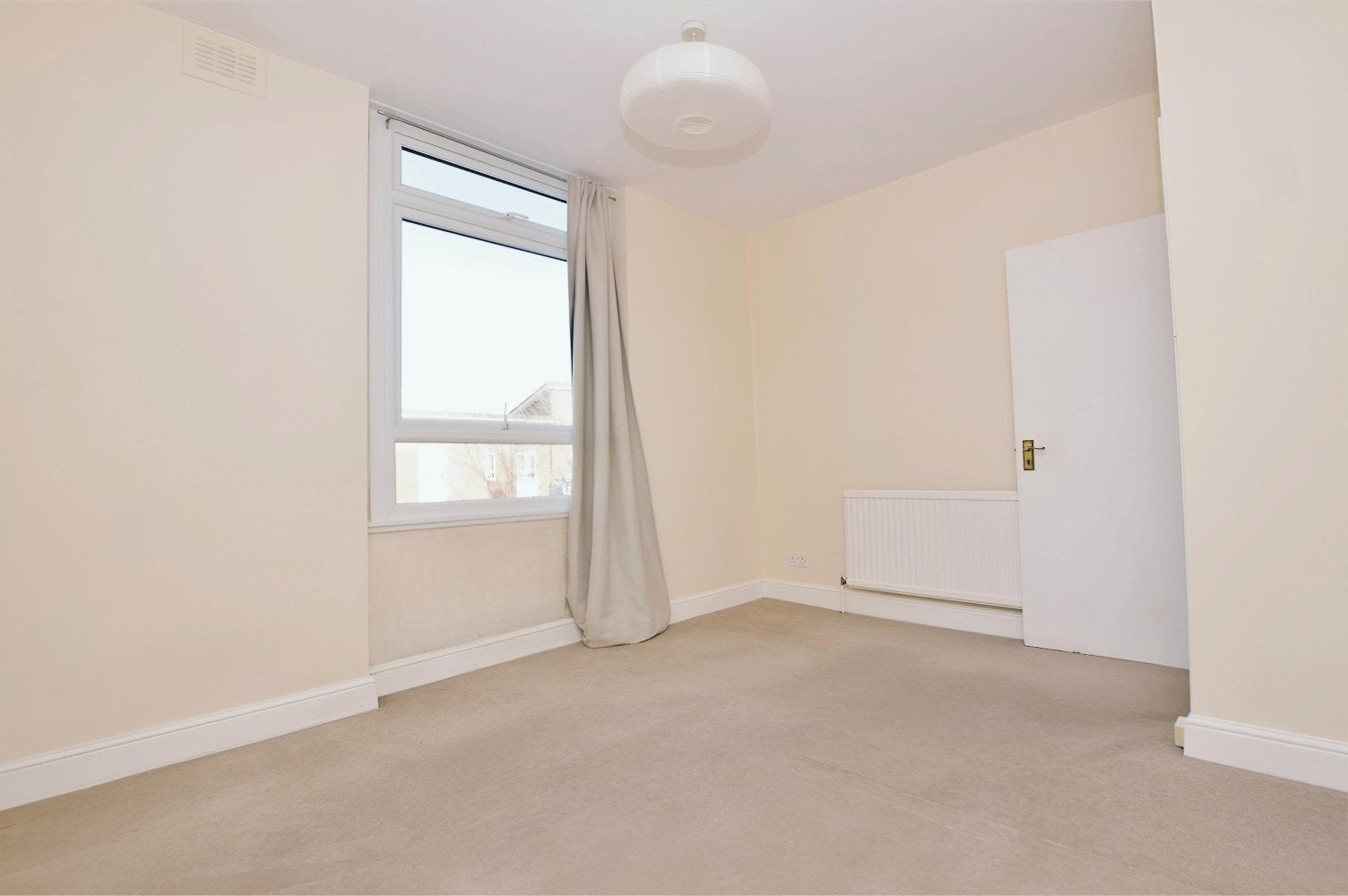 Flat Linden Grove in Greater London