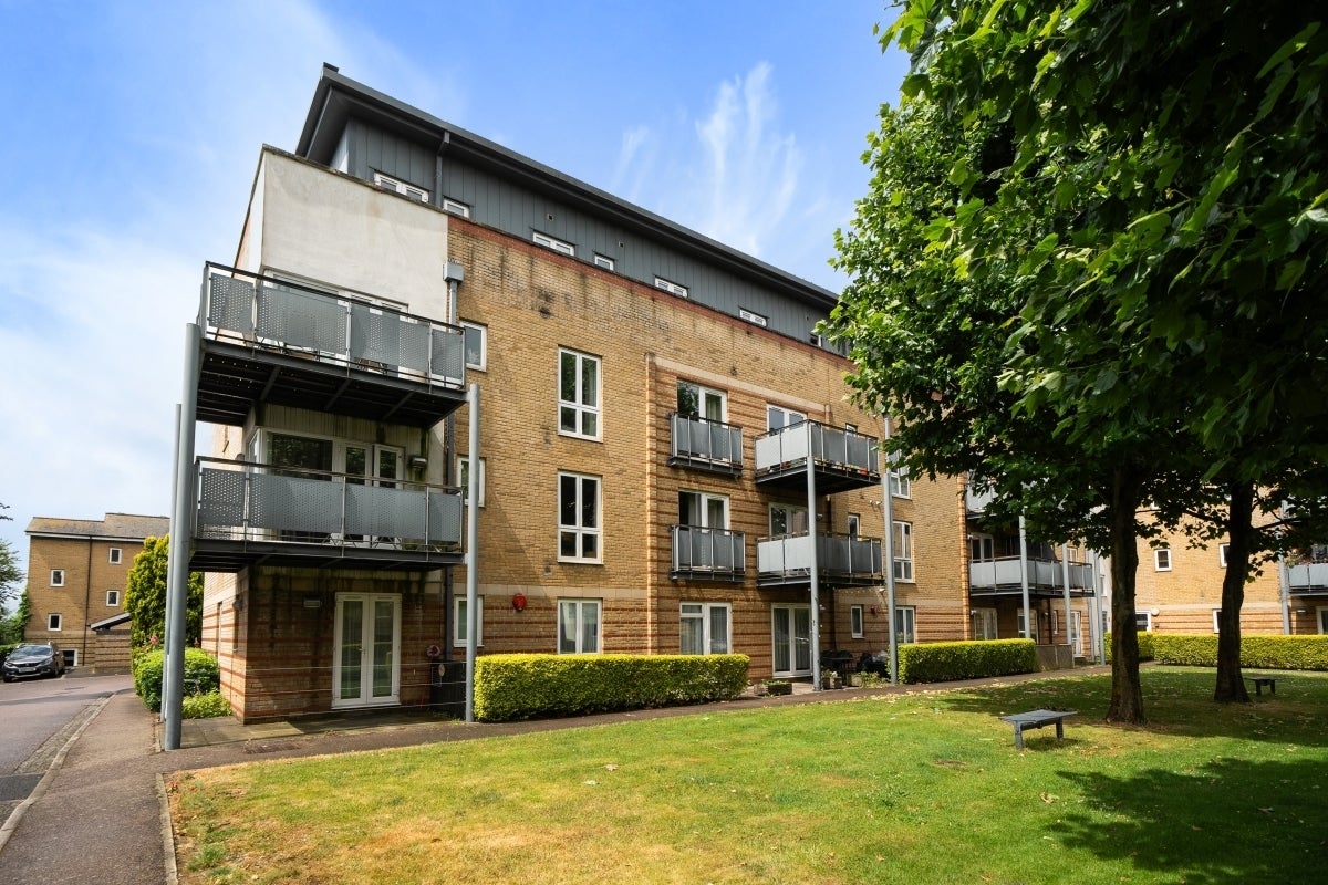 Flat Manhattan Avenue in Watford