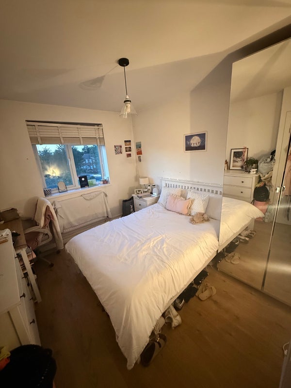 Room Saxby Road in Greater London