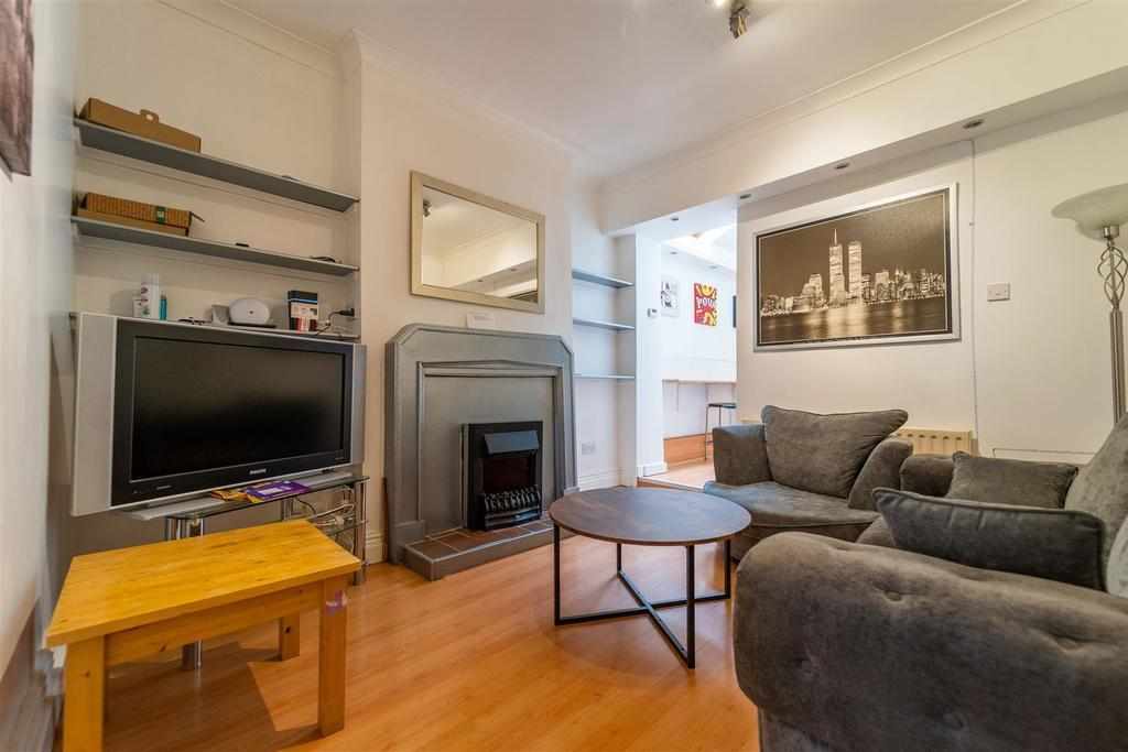 Flat Harborne Park Road in Birmingham