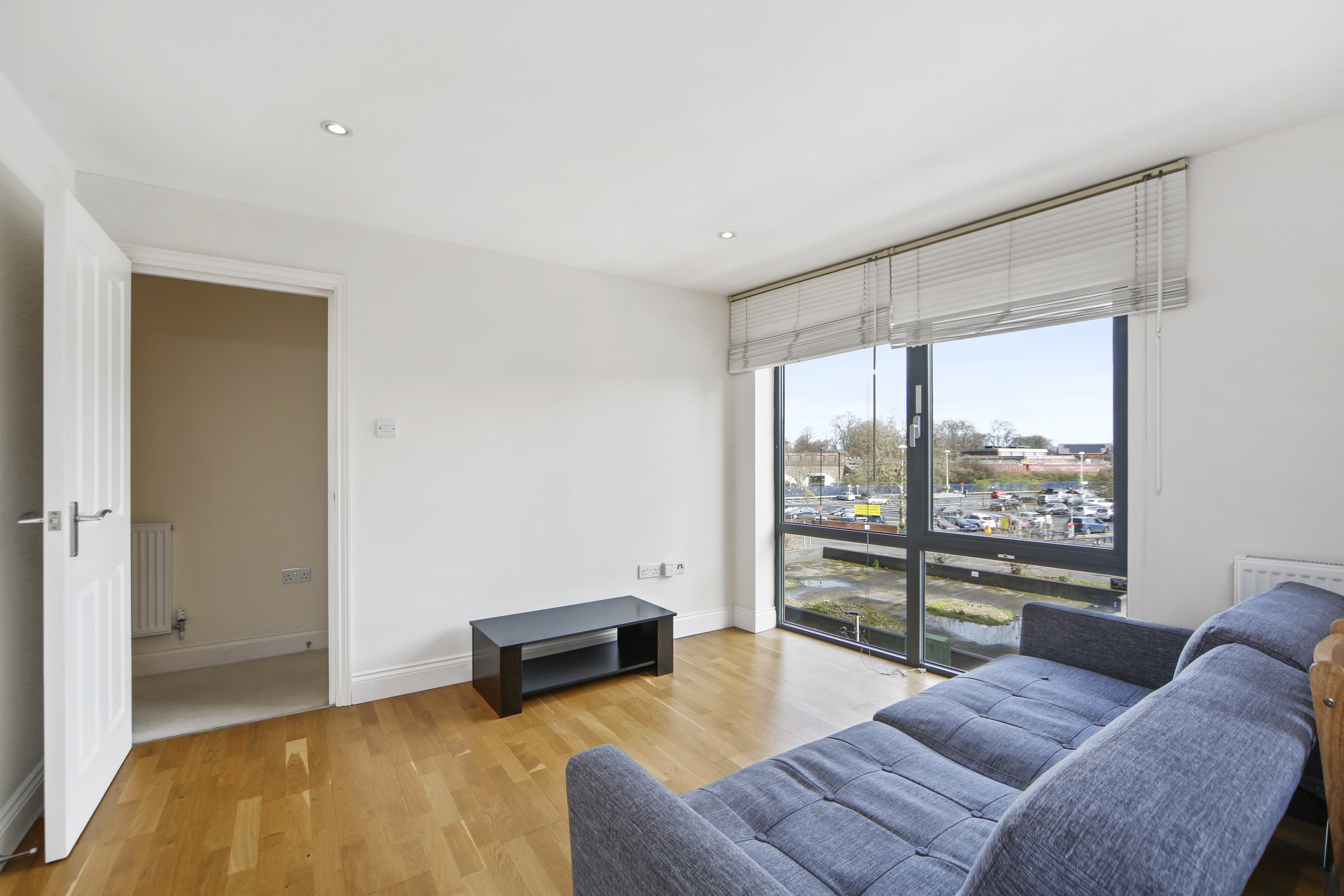 Flat Acton Lane in Greater London