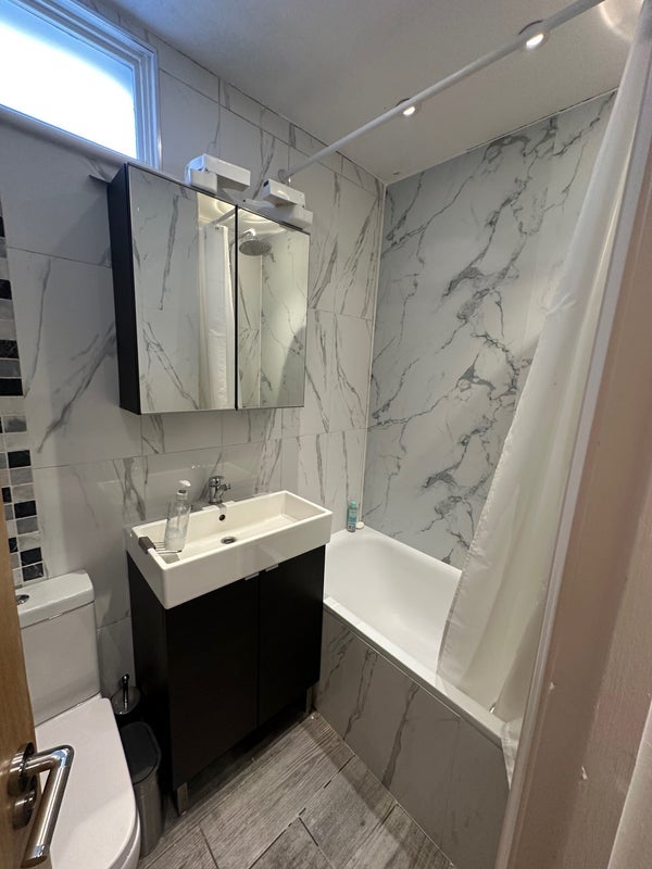Room Brooke Road in Greater London
