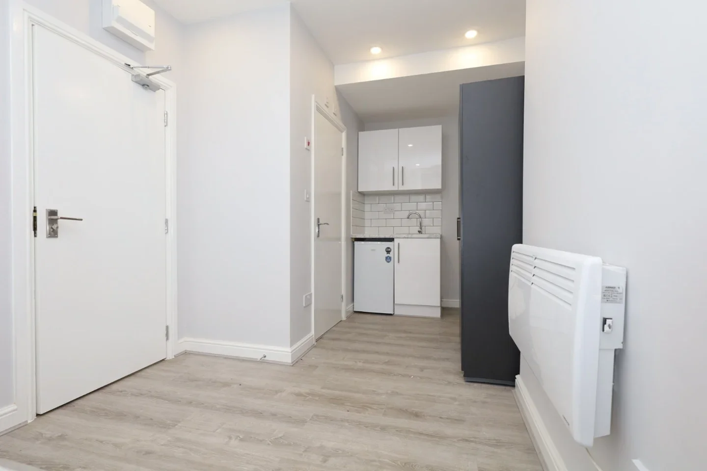 Room Alexandra Avenue in Greater London