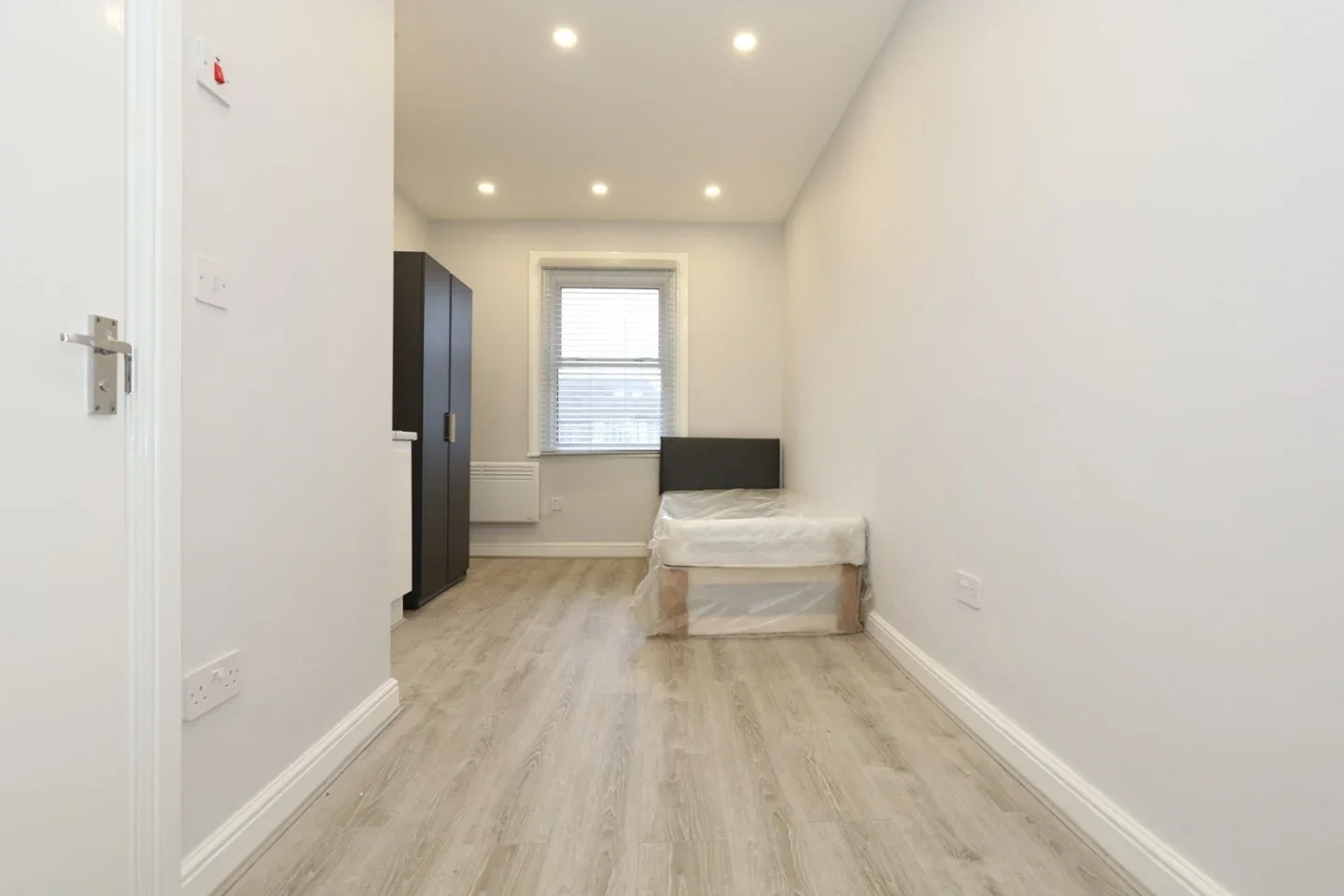 Room Alexandra Avenue in Greater London