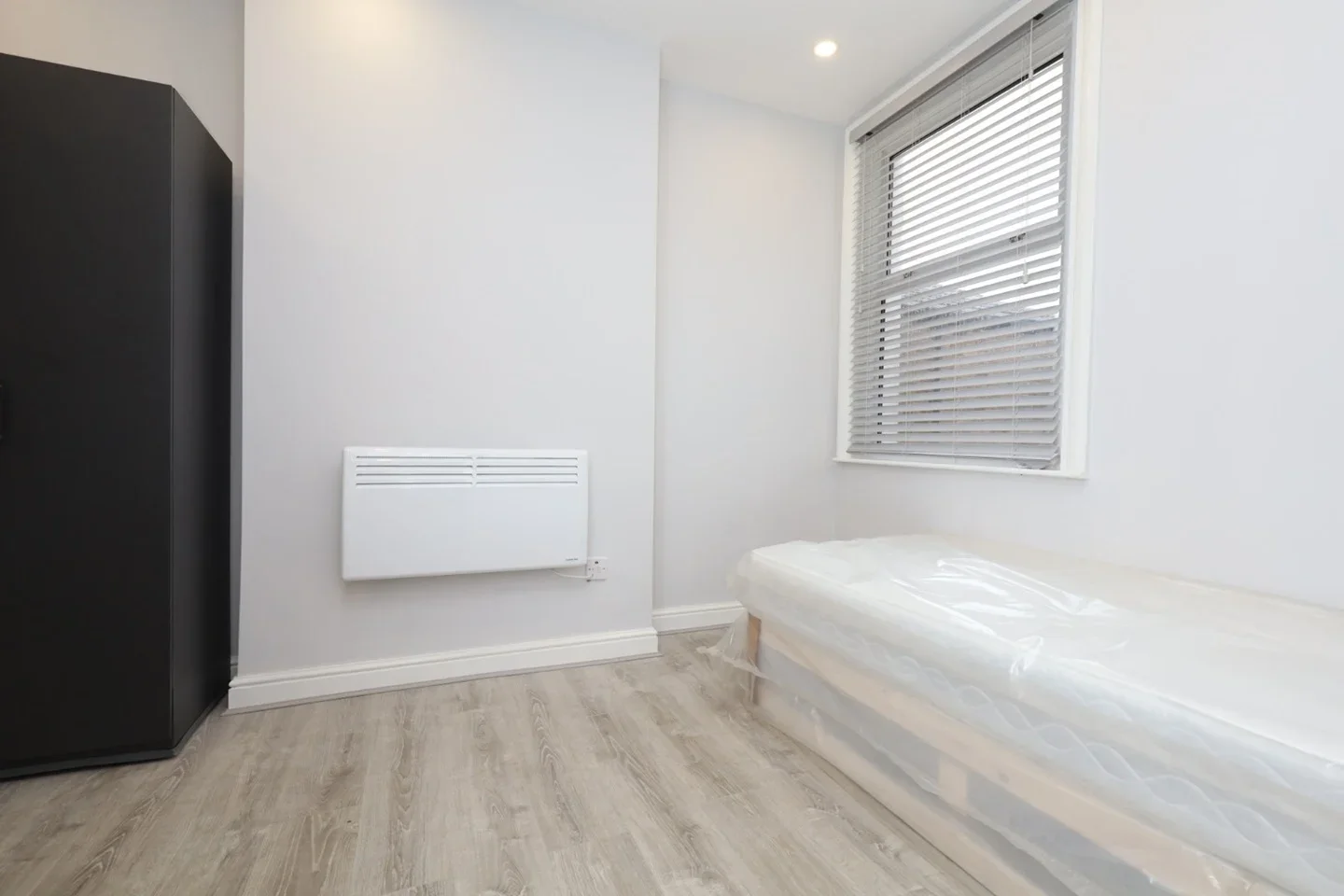 Room Alexandra Avenue in Greater London
