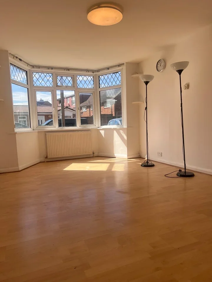 Flat Westbury Road in Greater London
