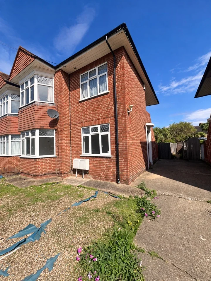 Flat Westbury Road in Greater London