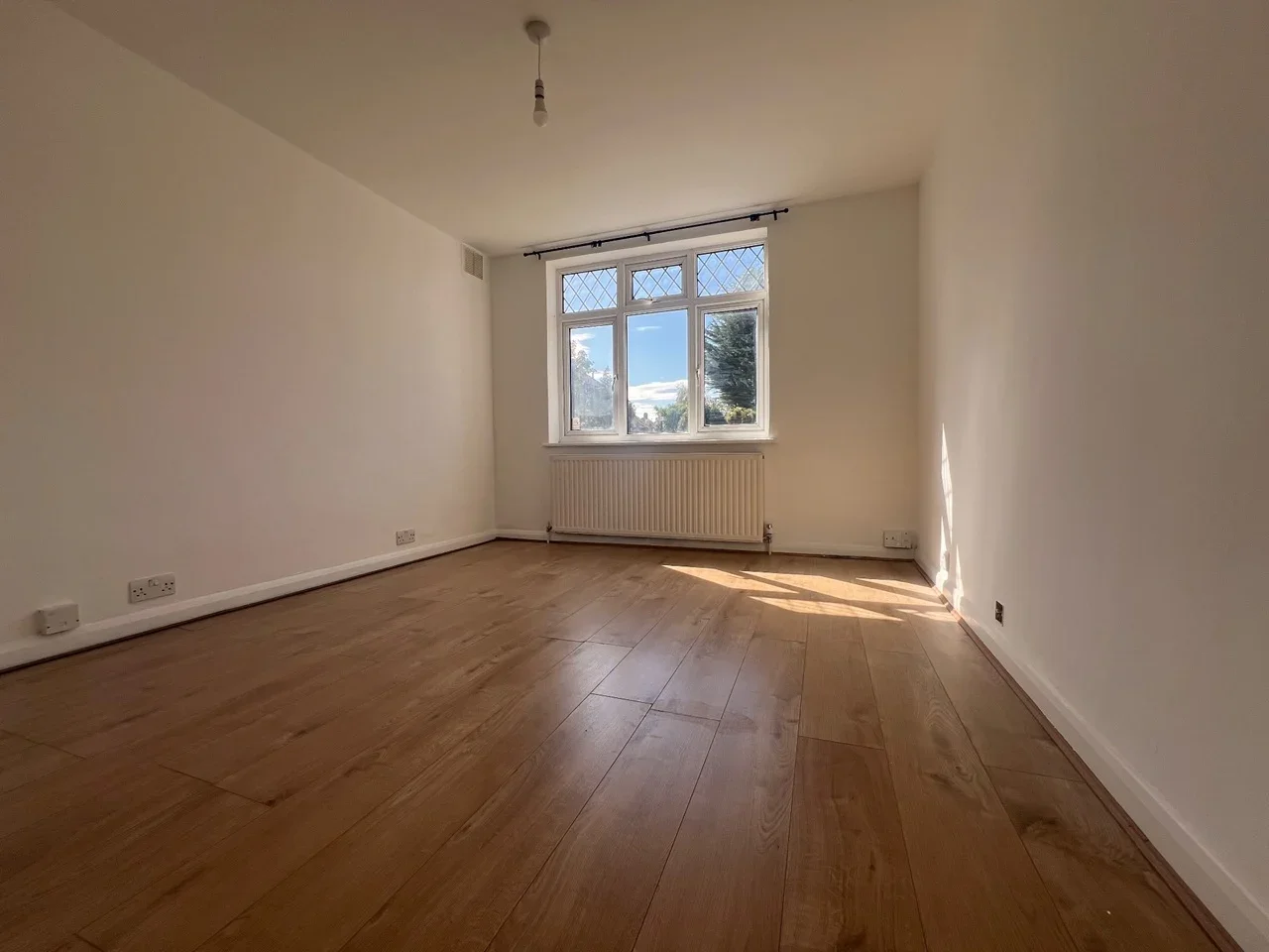 Flat Westbury Road in Greater London