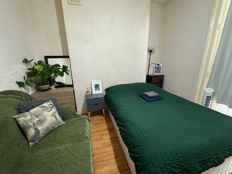 Room Sanctuary Mews in Greater London