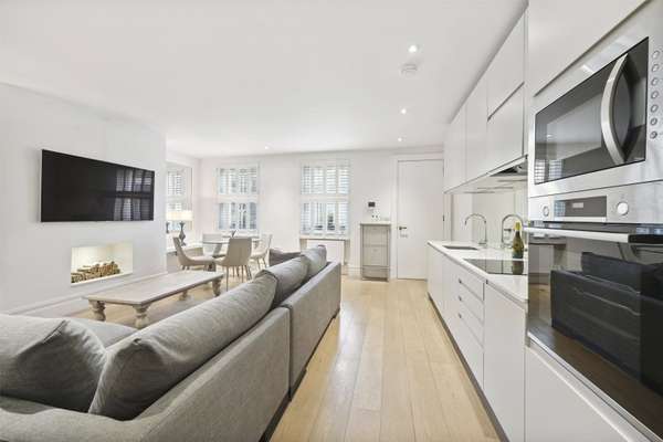 Flat Warwick Road in Greater London