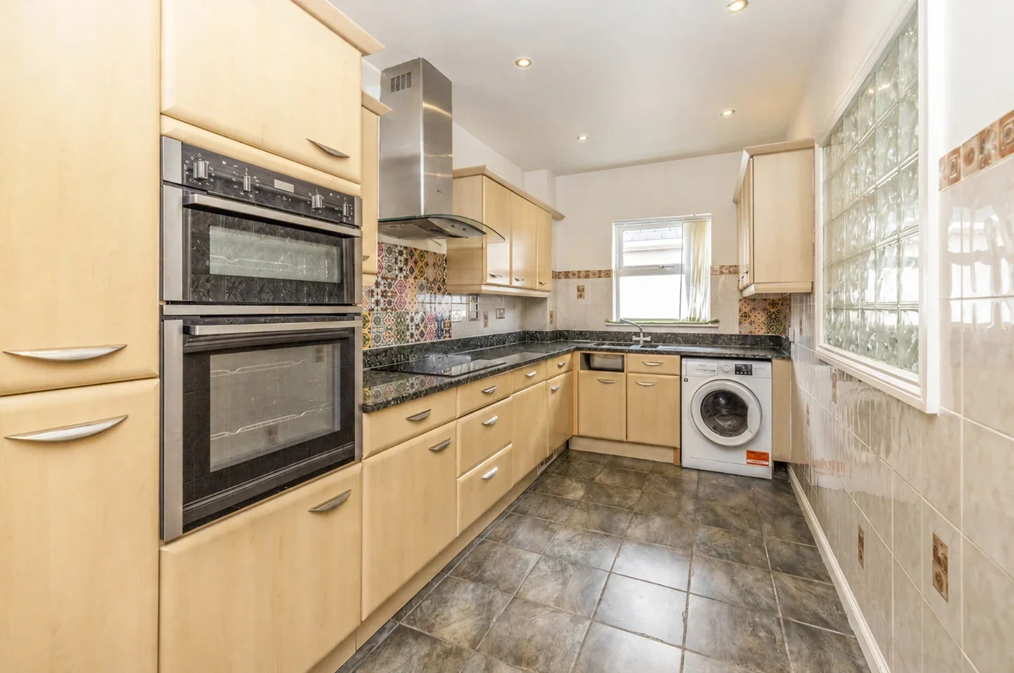 Flat Stonegrove in Greater London