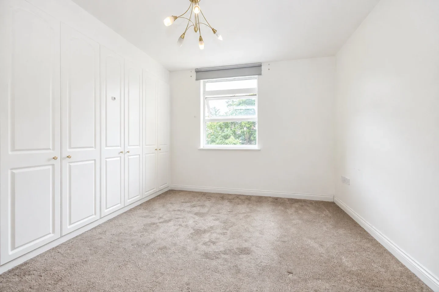 Flat Stonegrove in Greater London