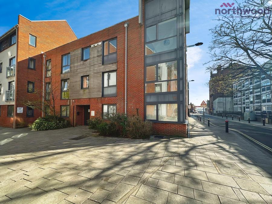 Flat Brewhouse Lane in Southampton