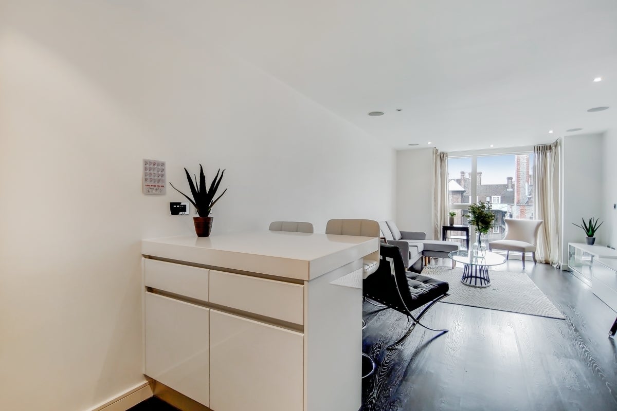 Flat Gatliff Road in City of Westminster
