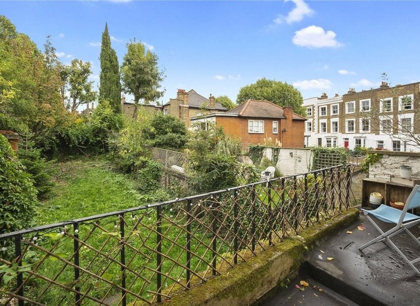 Flat Leighton Crescent in Greater London