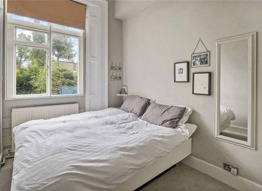 Flat Leighton Crescent in Greater London