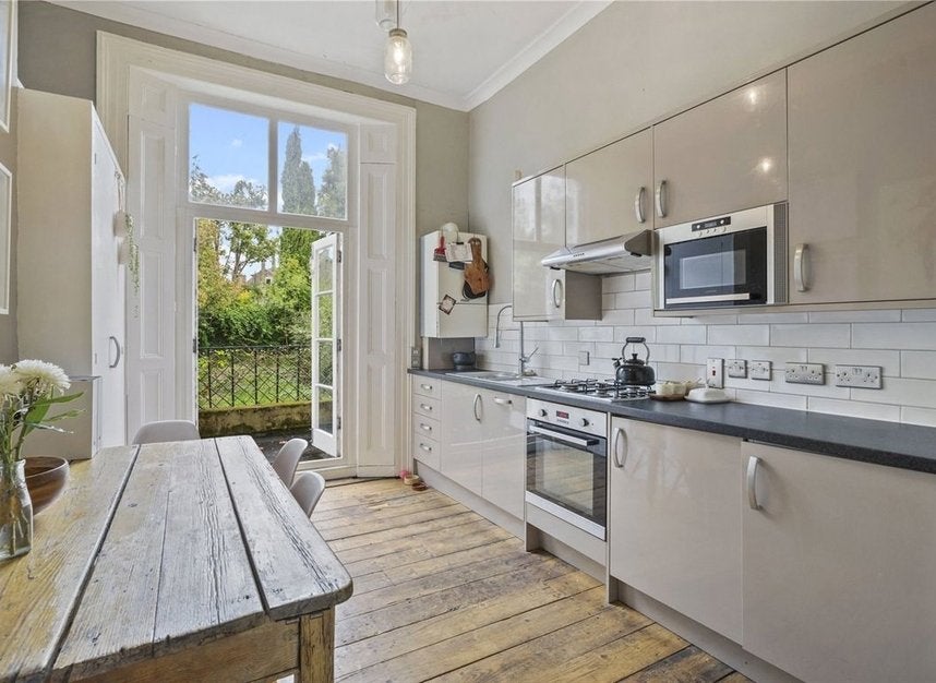 Flat Leighton Crescent in Greater London