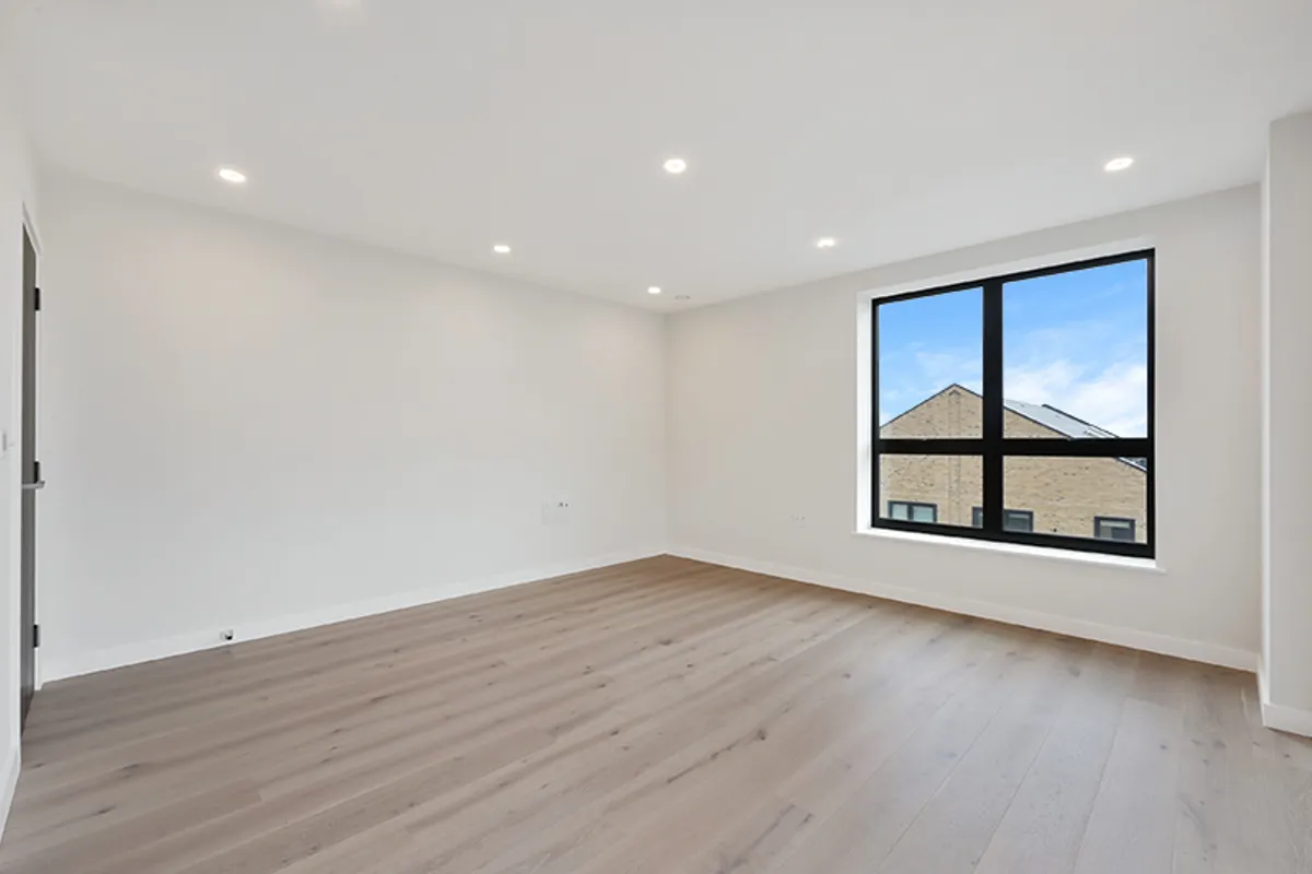 Flat Boston Road in Greater London