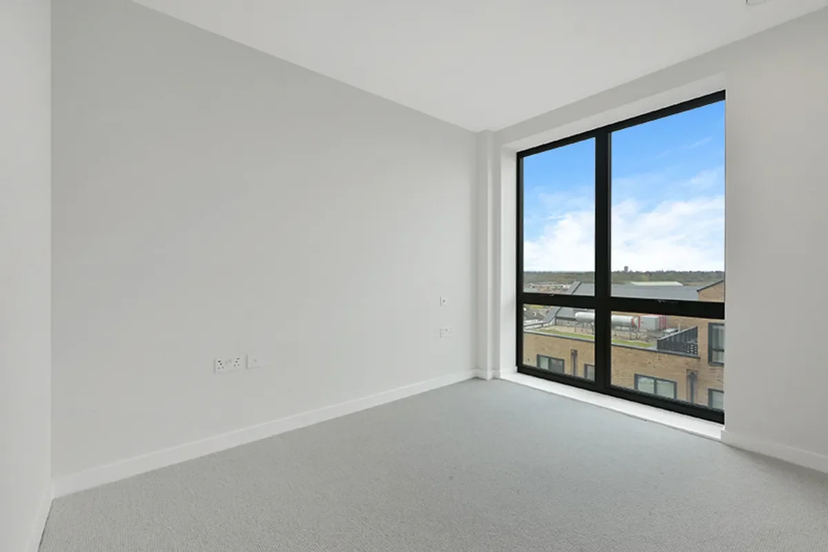 Flat Boston Road in Greater London