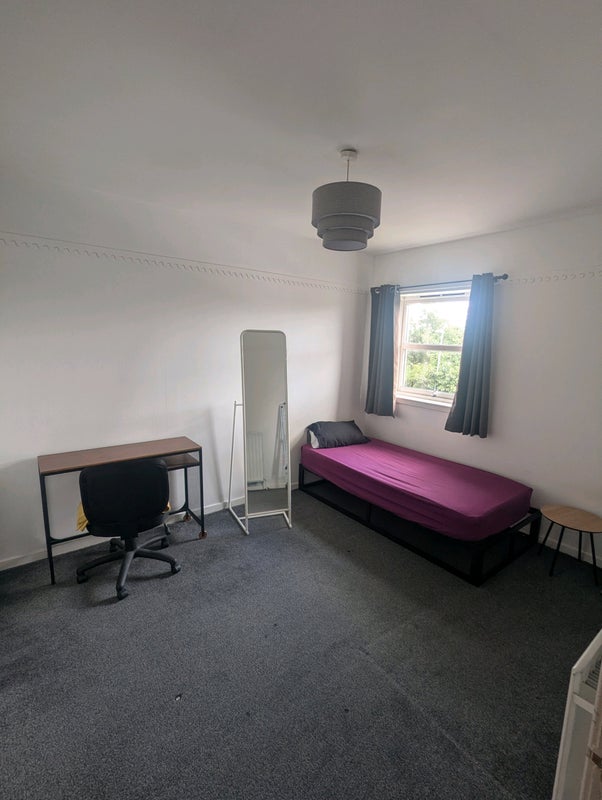 Room Liddesdale Road in Glasgow