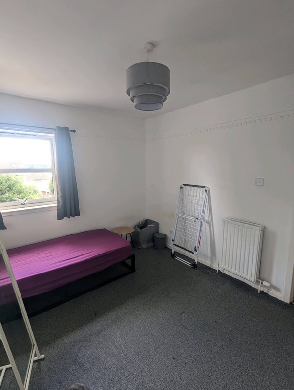 Room Liddesdale Road in Glasgow
