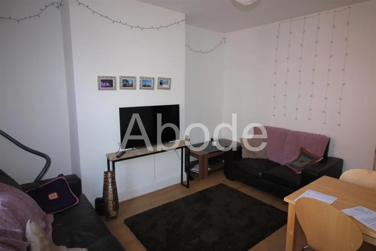 Flat Brudenell Avenue in Leeds
