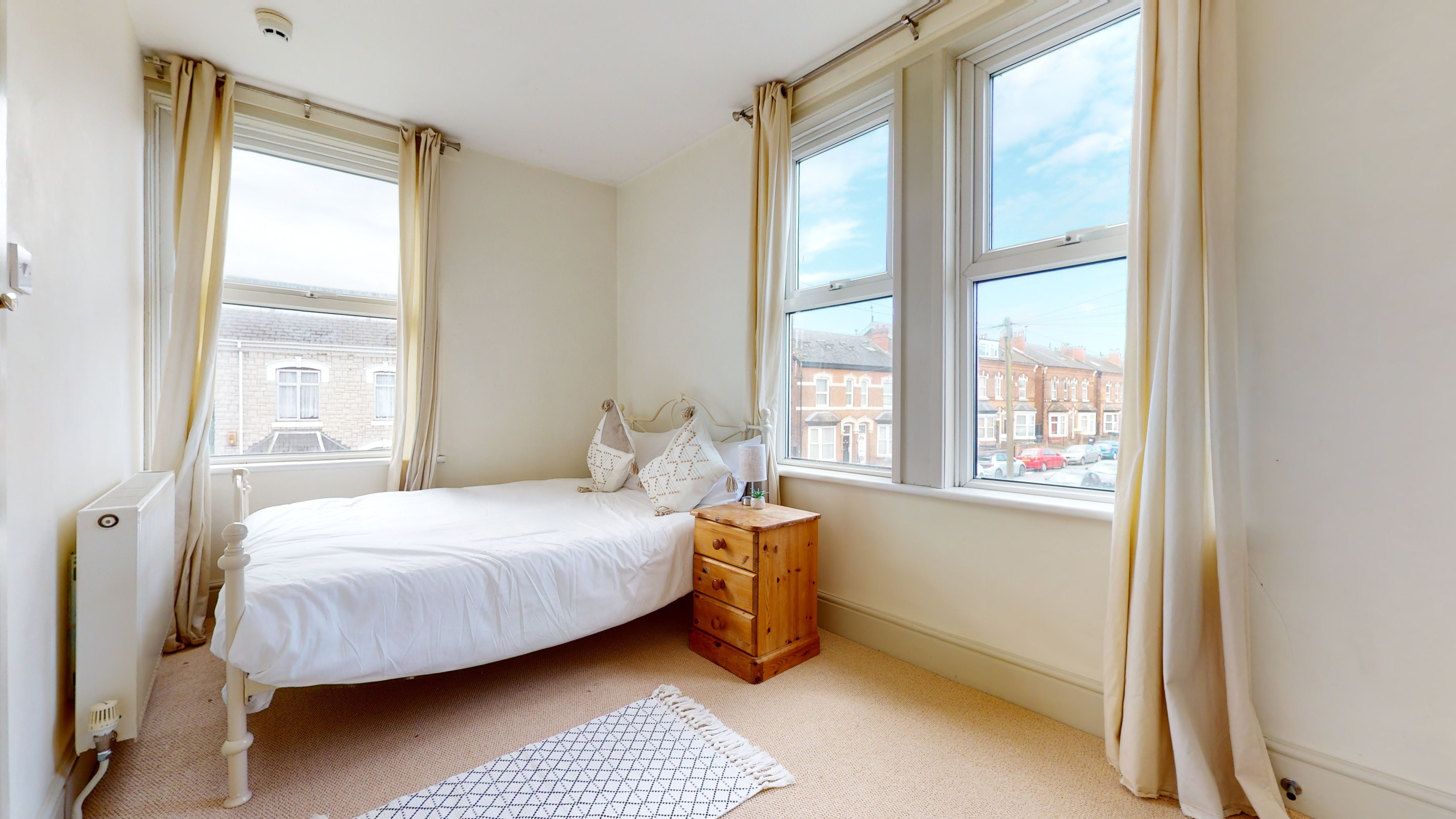 Room Summerfield Crescent in Birmingham