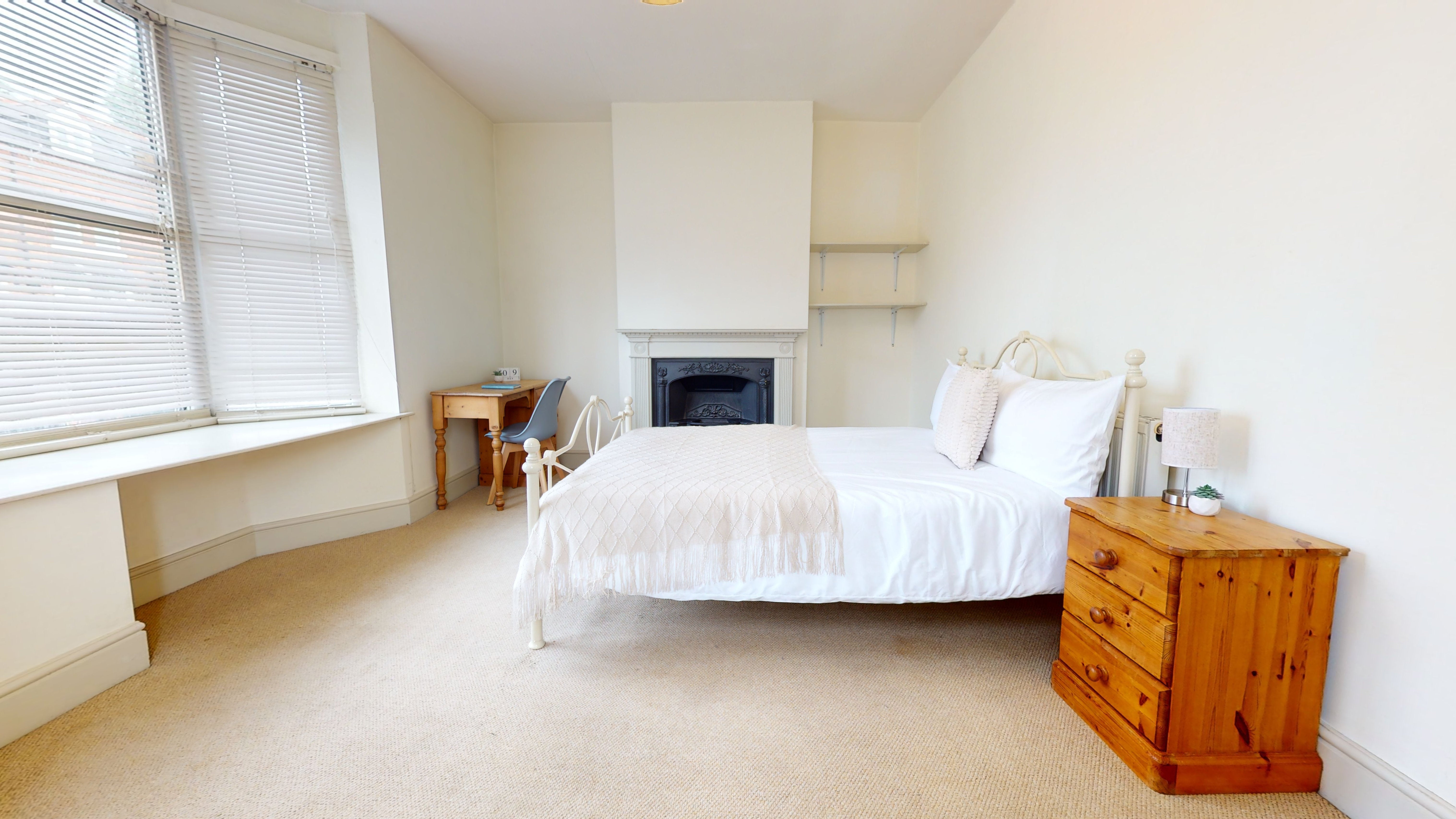 Room Summerfield Crescent in Birmingham