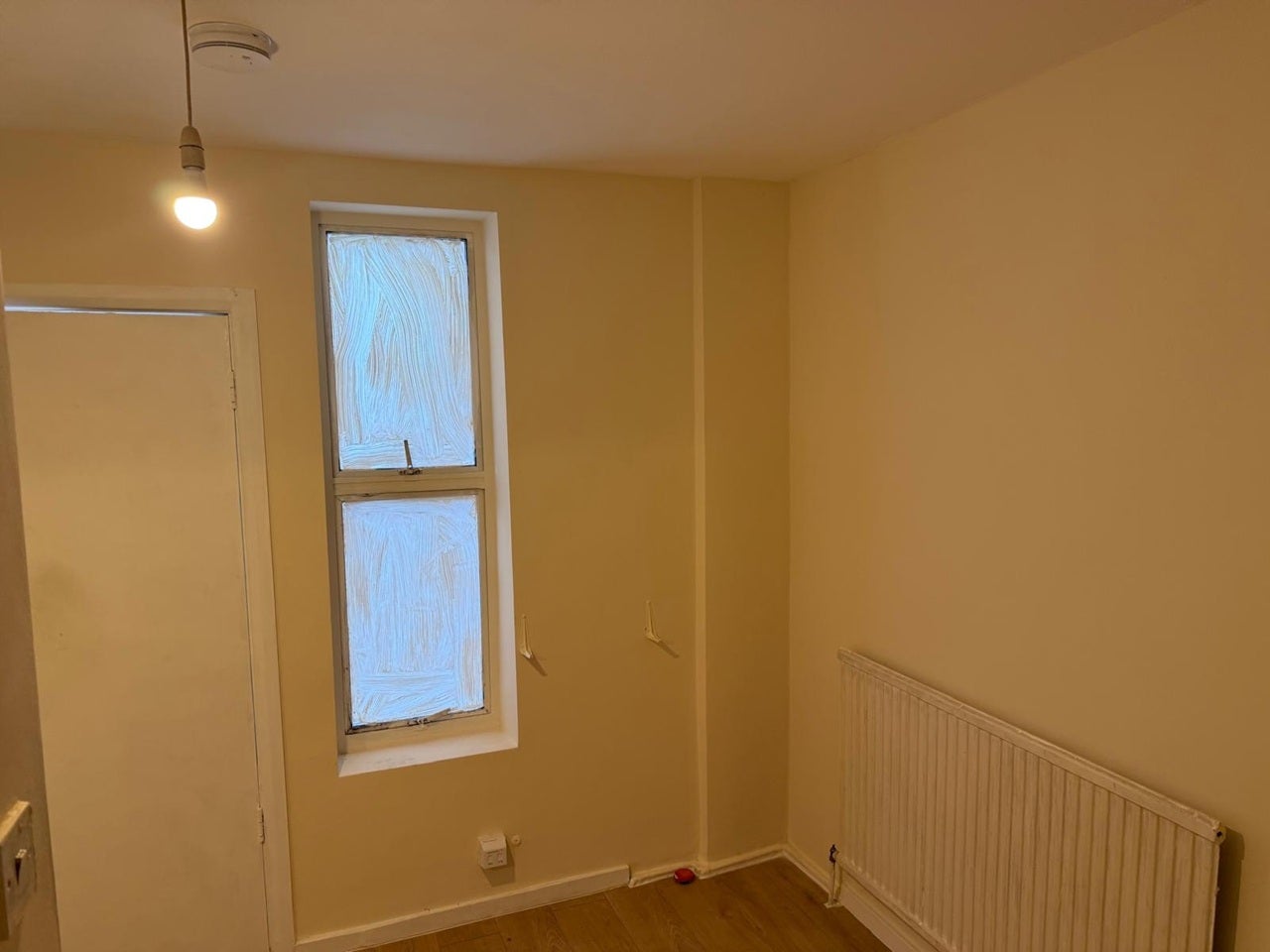Flat Rose Gardens in Greater London