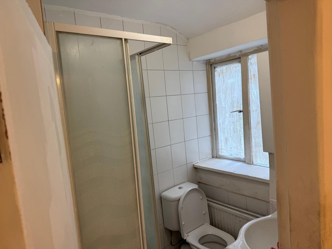 Flat Rose Gardens in Greater London
