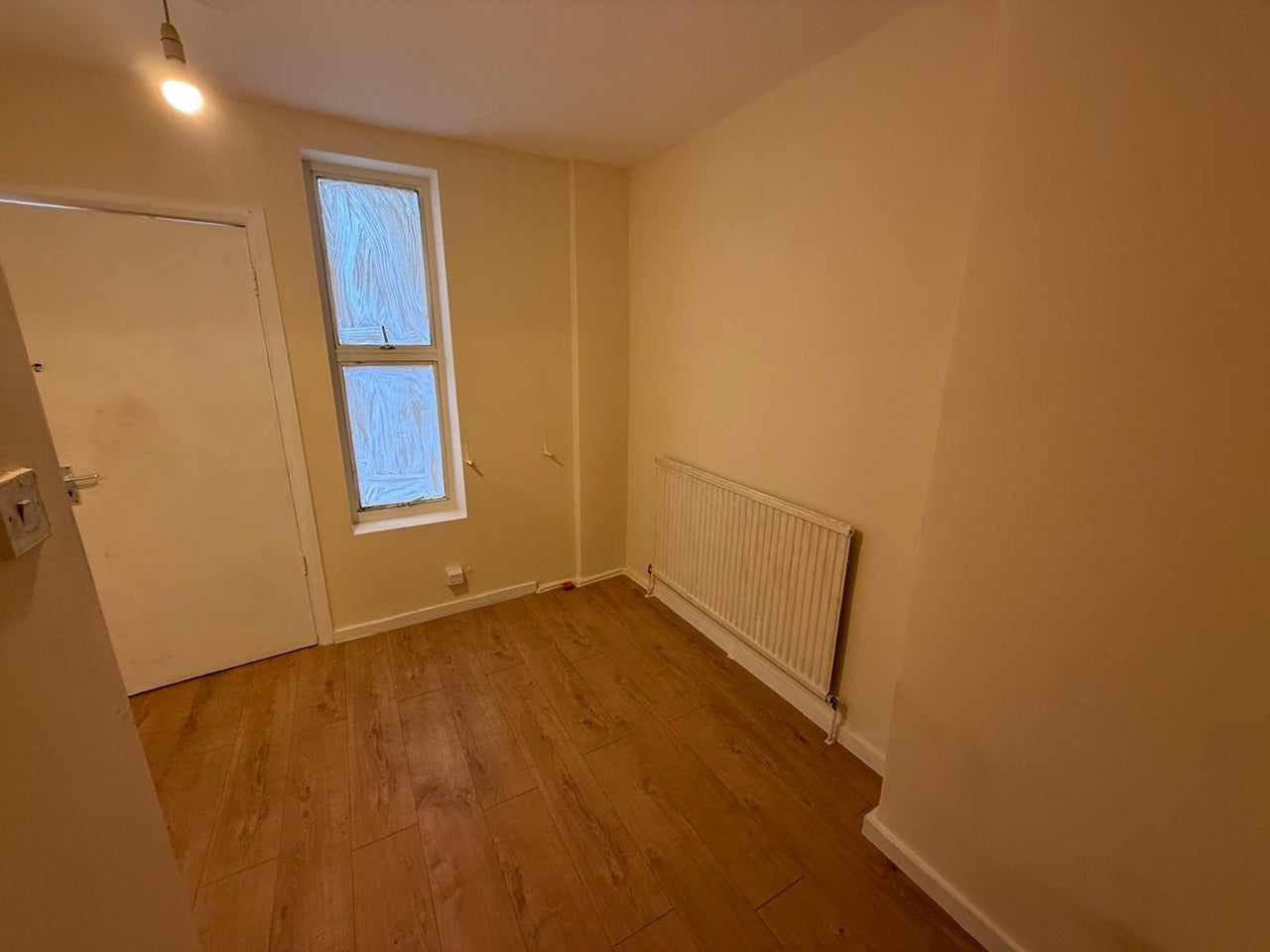 Flat Rose Gardens in Greater London